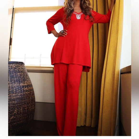 NWT IMAN Global Chic Red Touch of Cashmere tunic with jeweled scooped neck - Picture 5 of 10